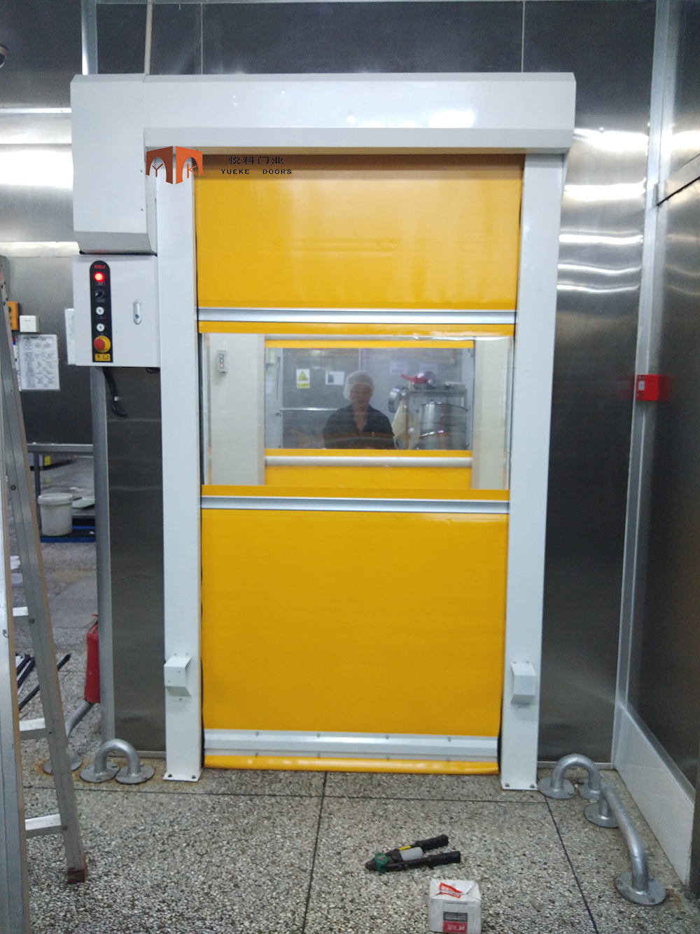 使用快速卷簾門的節（jiē）能原理